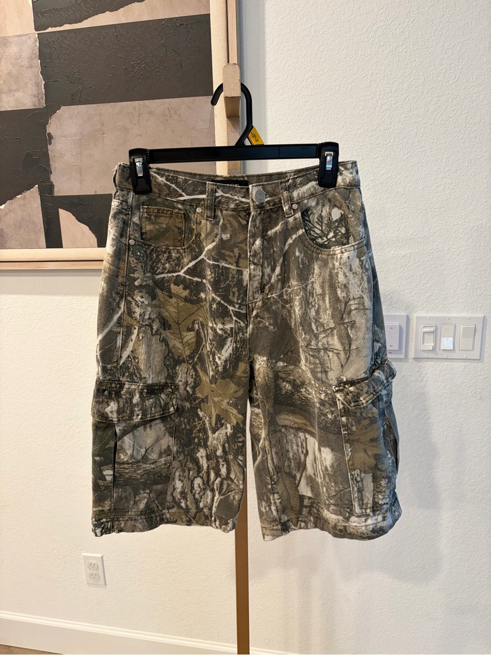 Women’s Camo leaf print Cargo jorts - Olive Green size 26-27